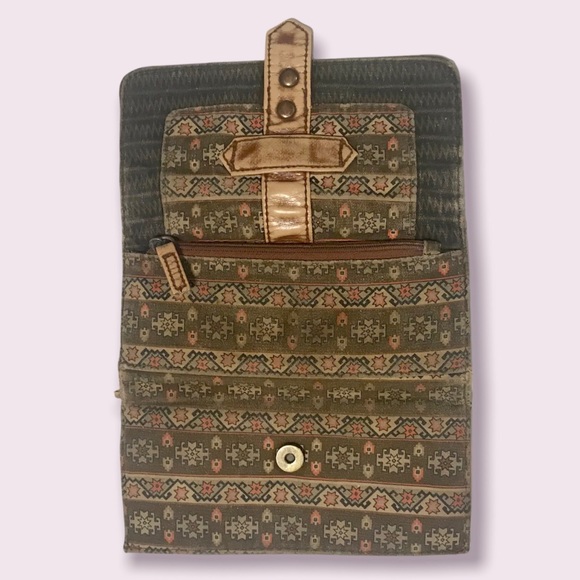 🌟SALE 2/$10.00‼️ Roxy Women’s Brown Western Pattern Wallet - Picture 6 of 7